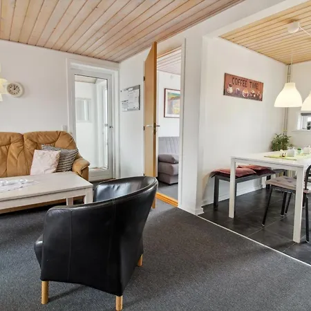 Leilighet Alfa - 2-3km From The Sea By Interhome